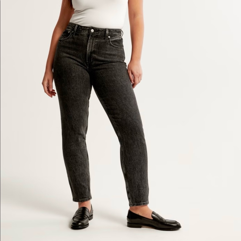 Abercrombie & Fitch High Rise Curve Love Mom Jeans